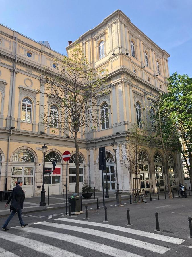 Alla Scalinata Del Teatro Rossetti Confort Suites Parcheggio Trieste Extérieur photo