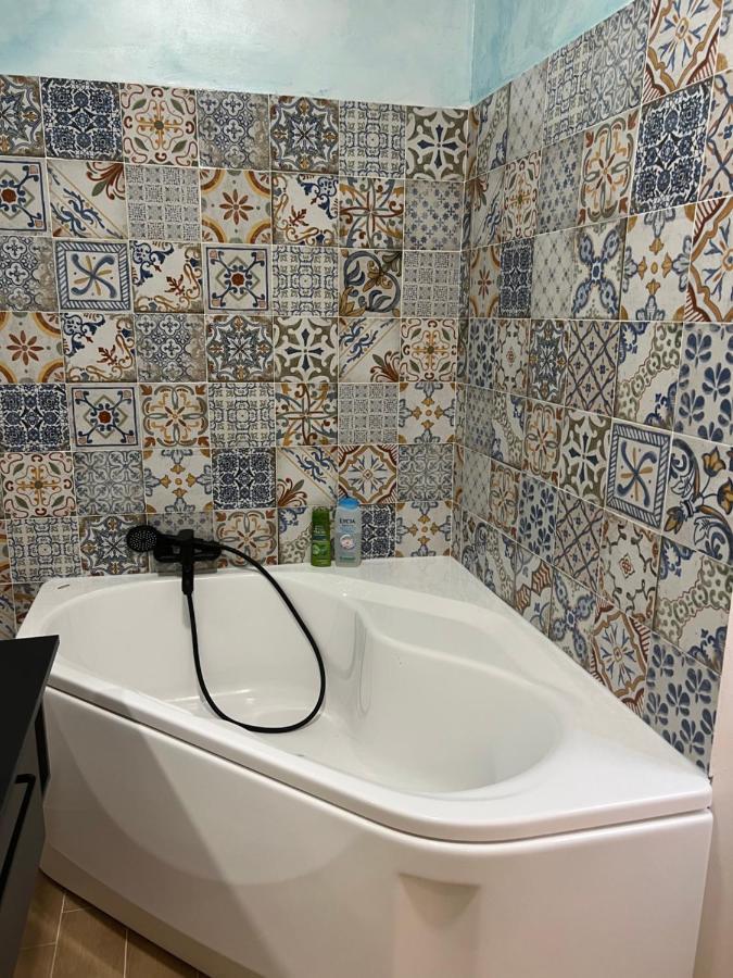 Alla Scalinata Del Teatro Rossetti Confort Suites Parcheggio Trieste Extérieur photo