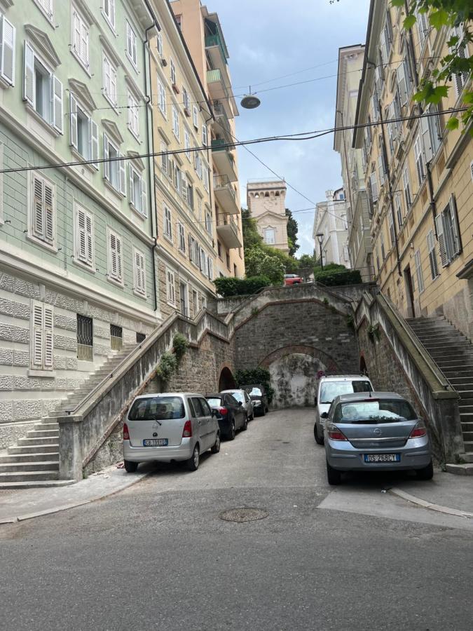 Alla Scalinata Del Teatro Rossetti Confort Suites Parcheggio Trieste Extérieur photo