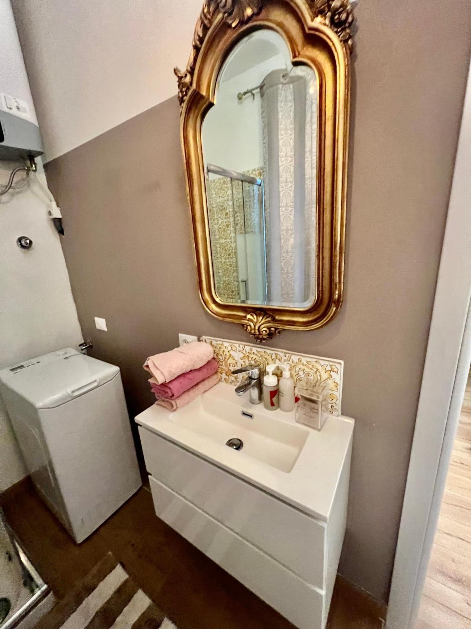 Alla Scalinata Del Teatro Rossetti Confort Suites Parcheggio Trieste Extérieur photo